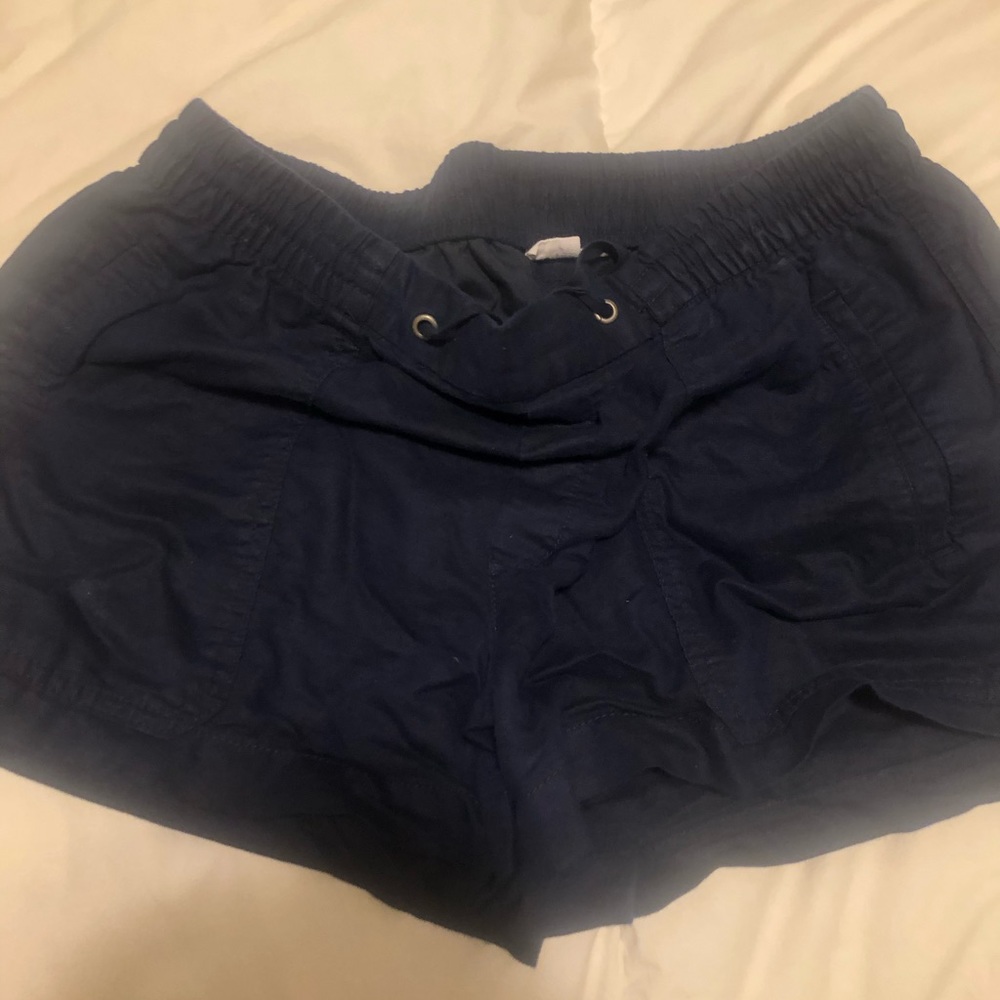 dark blue shorts